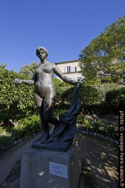 Sculpture Venus Victrix de face par Renoir et Guino. Photo © André M. Winter