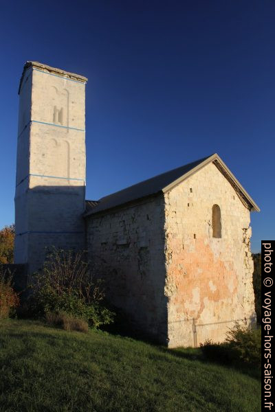 Chapelle Saint-Thyrse de Robion. Photo © Alex Medwedeff