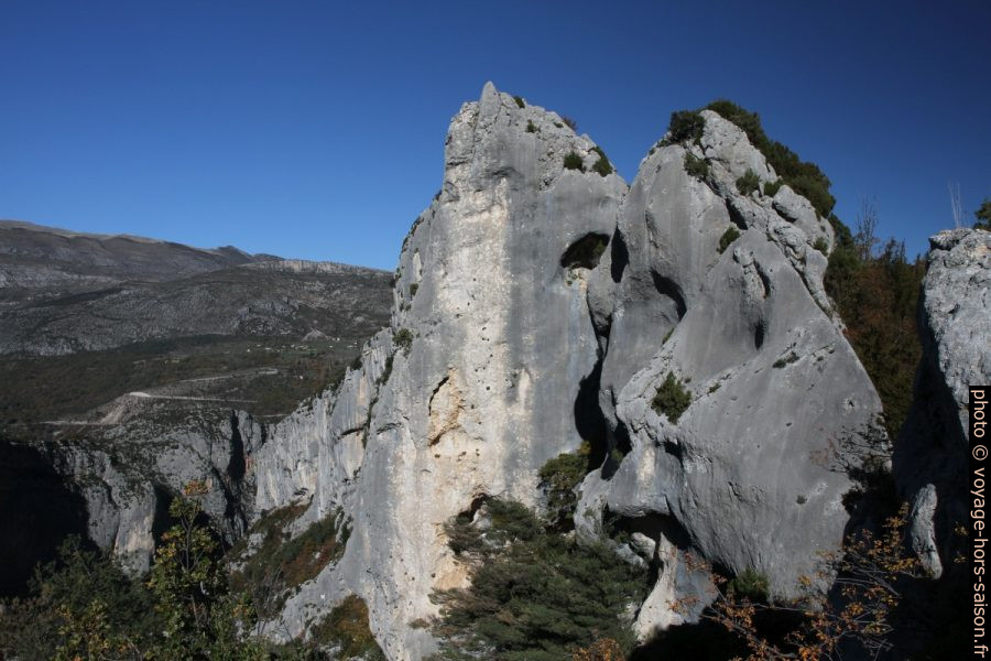 Rochers entre Rancoumas et le Duc. Photo © Alex Medwedeff
