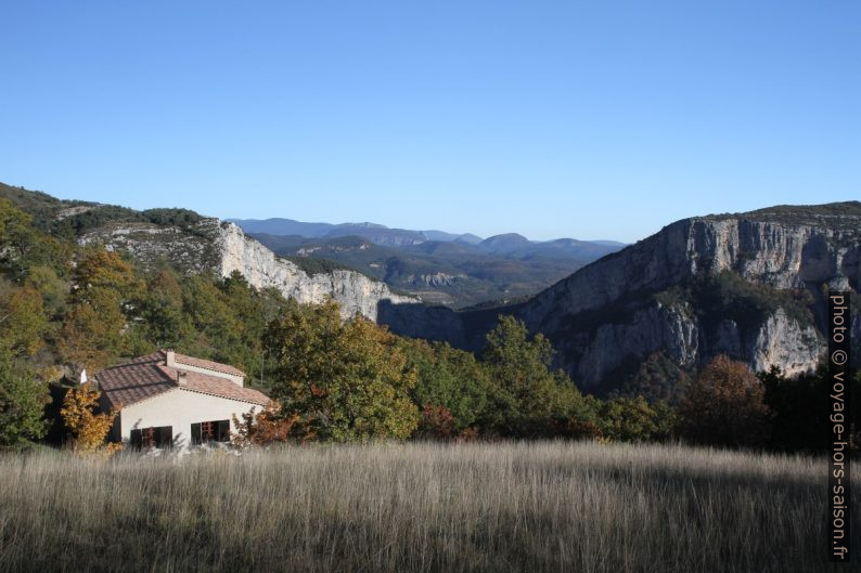 Clue de Carajuan vue de Rougon. Photo © Alex Medwedeff