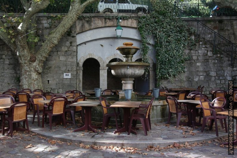 Fontaine et Lavoir du Thouron. Photo © André M. Winter