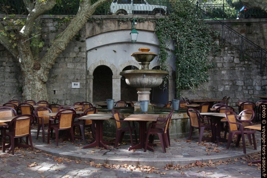 Fontaine et Lavoir du Thouron. Photo © André M. Winter