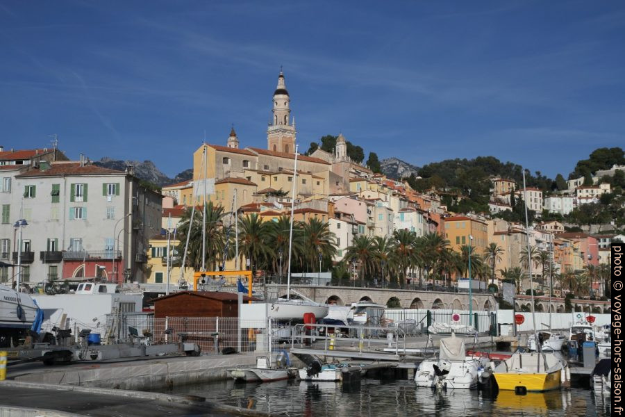 Port de Menton et l'Église Saint-Michel-Archange à Menton. Photo © Alex Medwedeff