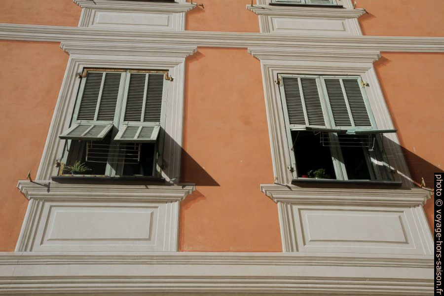 Stuc de façade en trompe-l'œil. Photo © André M. Winter