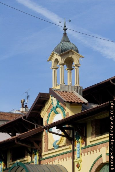 Lanterneau sud de Marché des Halles de Menton. Photo © André M. Winter