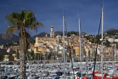 Port de Menton et l'Église Saint-Michel-Archange à Menton. Photo © Alex Medwedeff