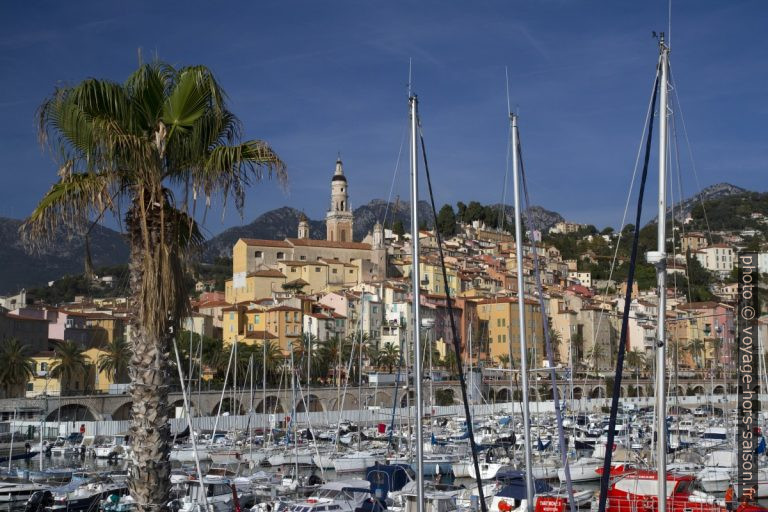Port de Menton et l'Église Saint-Michel-Archange à Menton. Photo © Alex Medwedeff