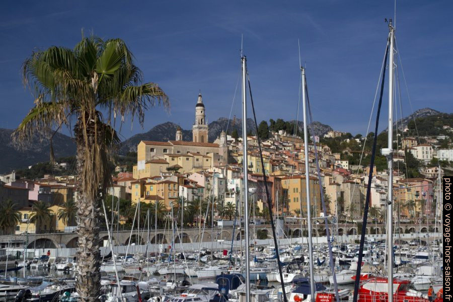 Port de Menton et l'Église Saint-Michel-Archange à Menton. Photo © Alex Medwedeff