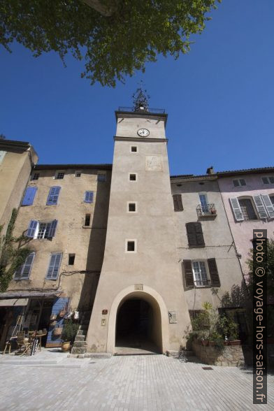 Le beffroi de Cotignac. Photo © André M. Winter