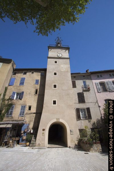 Le beffroi de Cotignac. Photo © André M. Winter