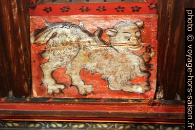 Bestiaire fantastique du plafond de la Salle d'apparat de Louis II et de Yolande d'Aragon. Photo © André M. Winter