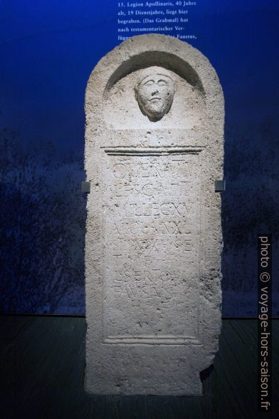Pierre tombale de Quintus Veratius. Photo © André M. Winter