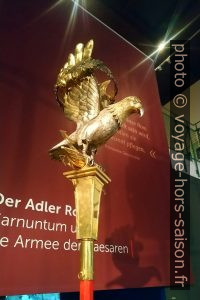 Insigne militaire avec l'aigle romain. Photo © André M. Winter