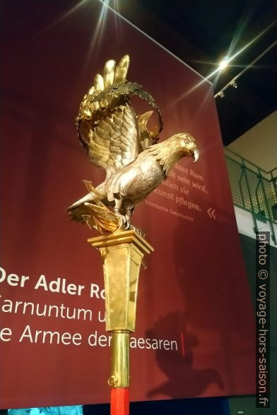 Insigne militaire avec l'aigle romain. Photo © André M. Winter
