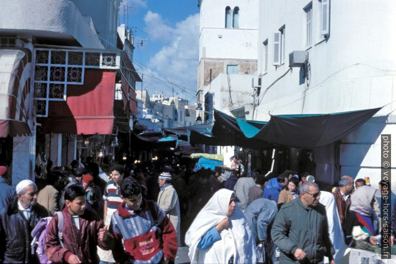 Marché aux poissons dans la médina de Tunis. Photo © André M. Winter