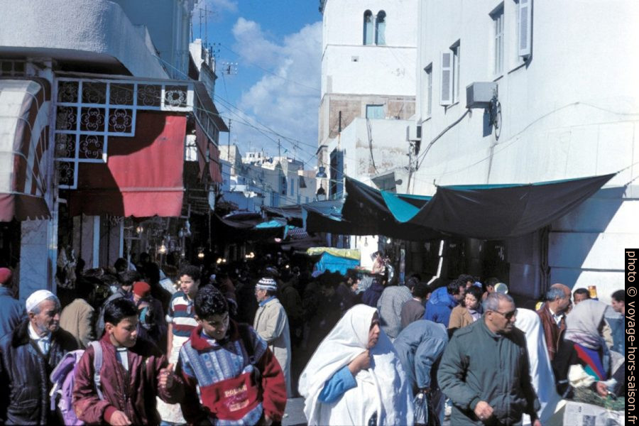 Marché aux poissons dans la médina de Tunis. Photo © André M. Winter