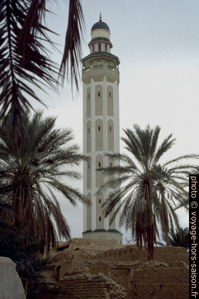Minaret de la Grande mosquée de Tozeur. Photo © André M. Winter