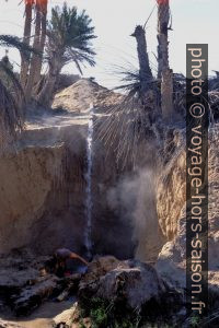 Source d'eau chaude près du belvédère de Tozeur. Photo © André M. Winter