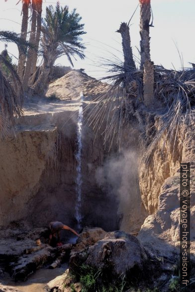 Source d'eau chaude près du belvédère de Tozeur. Photo © André M. Winter