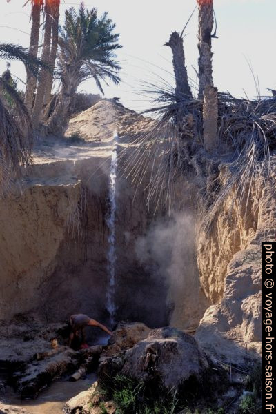 Source d'eau chaude près du belvédère de Tozeur. Photo © André M. Winter