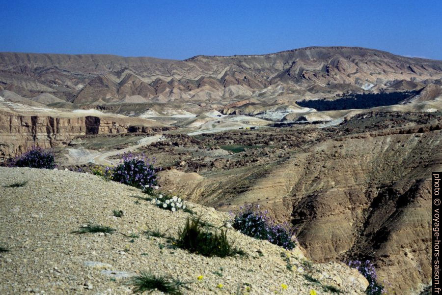 Haut-plateau dans la chaine de montagnes au dessus de Chbika. Photo © André M. Winter