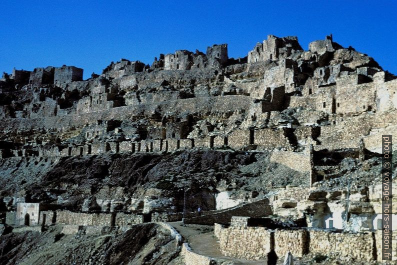 Crête du ksar de Chenini. Photo © André M. Winter