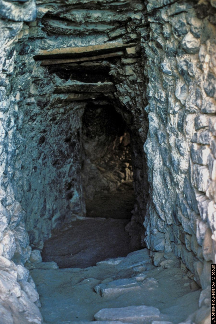 Descente dans une habitation troglodytique de Matmata. Photo © André M. Winter