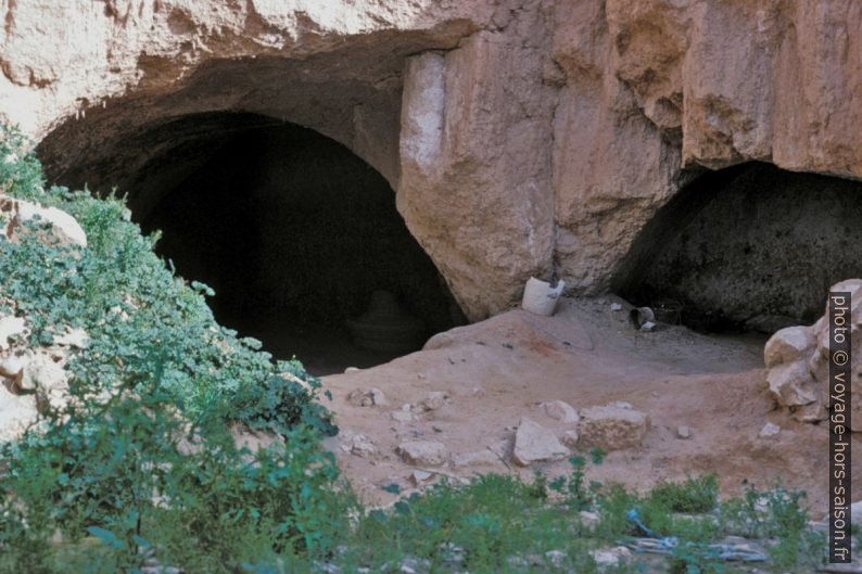 Cave et étable troglodytique à Matmata . Photo © André M. Winter