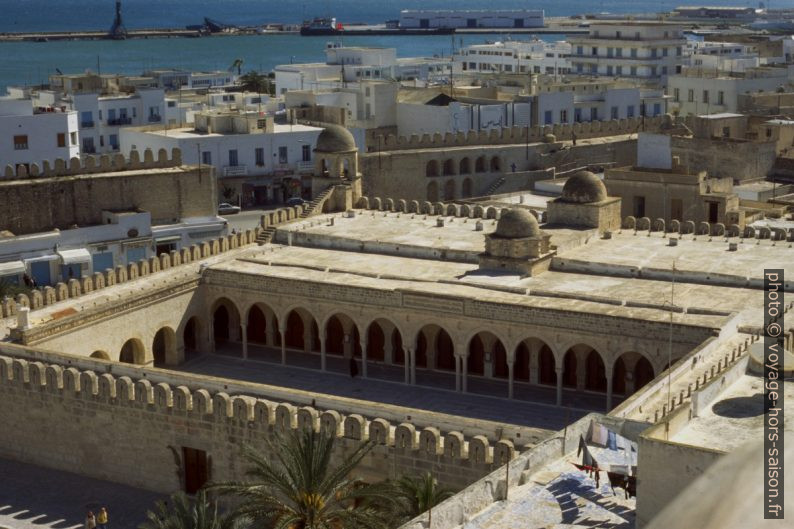 La cour de la Grande mosquée de Sousse. Photo © André M. Winter