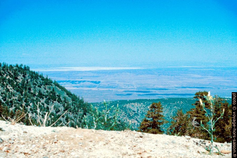 Vue des San Gabriel Mountains vers le Désert des Mojaves. Photo © André M. Winter