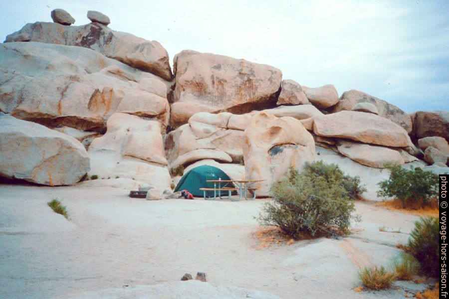 La tente au Hidden Valley Camp Ground dans le Joshua Tree National Park. Photo © André M. Winter