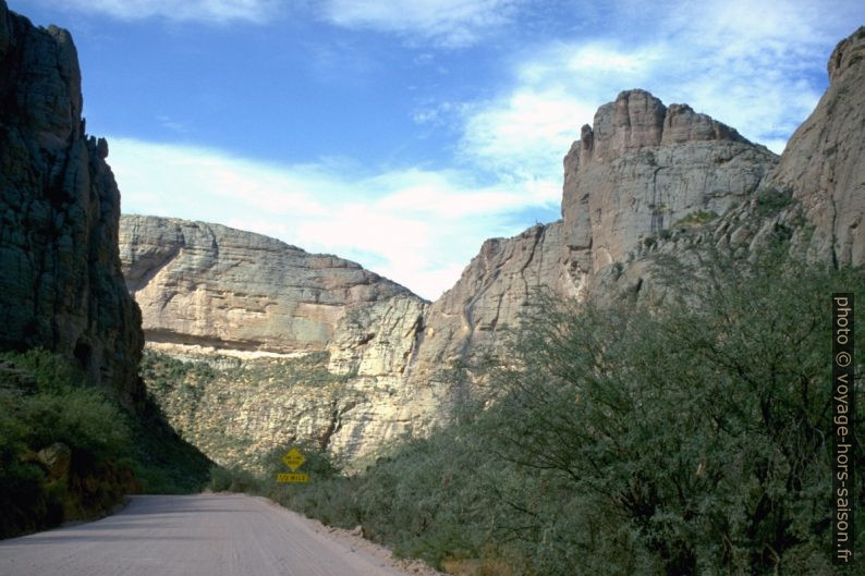 Apache Trail Road. Photo © André M. Winter