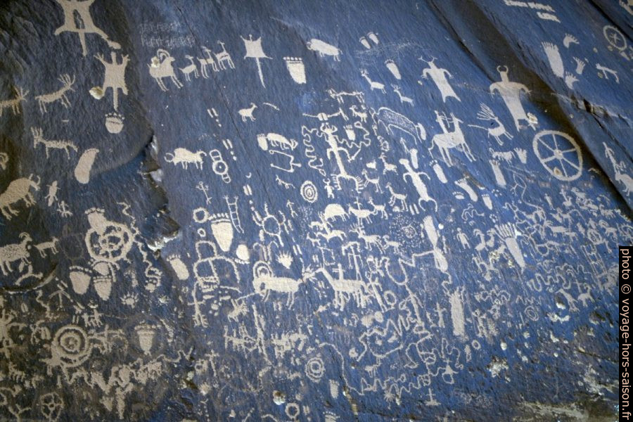 Le Newspaper Rock. Photo © André M. Winter