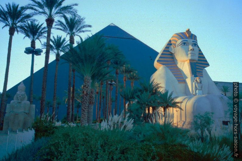 Le Luxor à Las Vegas. Photo © André M. Winter