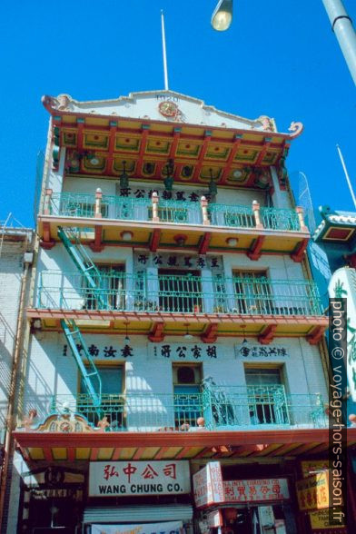 Maison de 1920 dans la Chinatown de San Francisco. Photo © André M. Winter