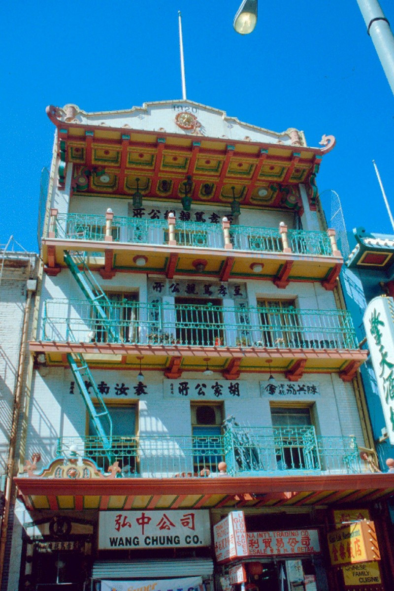 Maison de 1920 dans la Chinatown de San Francisco. Photo © André M. Winter