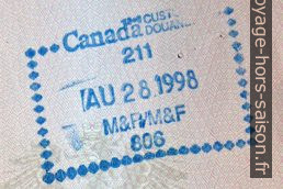 Visa d'entrée au Canada dans le passeport. Photo © André M. Winter