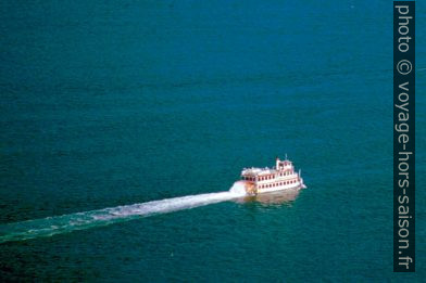 Un bateau à aubes dans le Burrad Inlet. Photo © André M. Winter