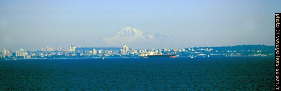 Mount Baker et Vancouver. Photo © André M. Winter