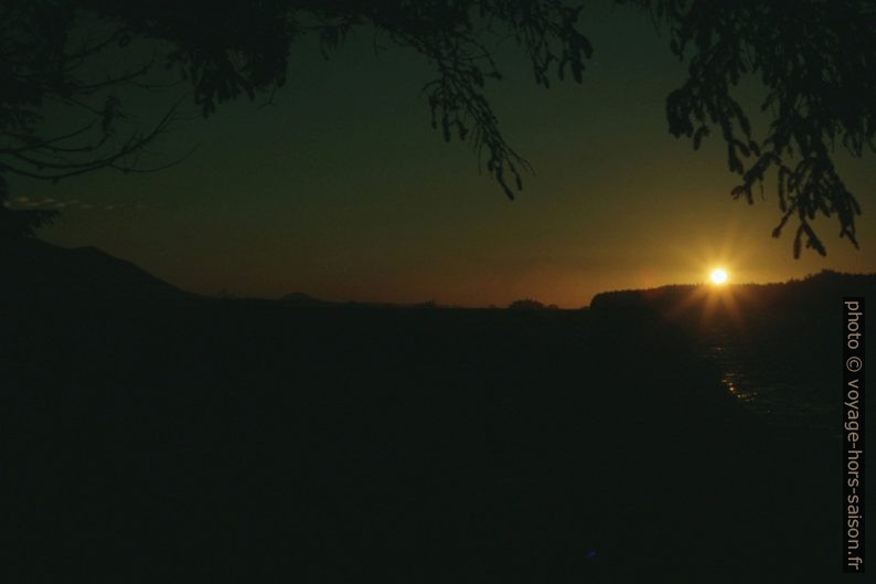 Coucher de soleil sur Vargas Island. Photo © Peter Sykora