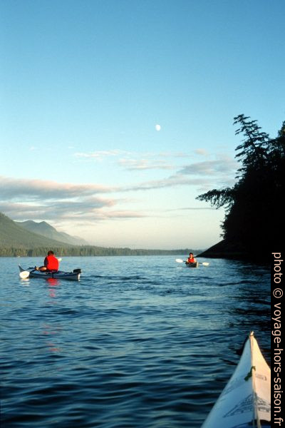 Les canoës de mer. Photo © Peter Sykora