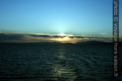 Coucher de soleil vu du ferry vers Vancouver. Photo © Peter Sykora