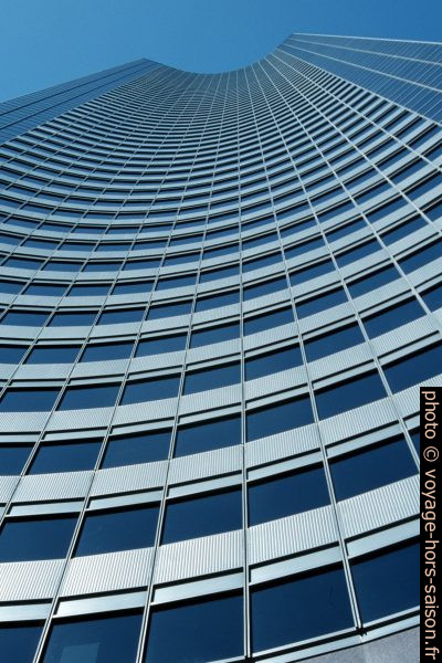 Façade concave du Columbia Center. Photo © Peter Sykora