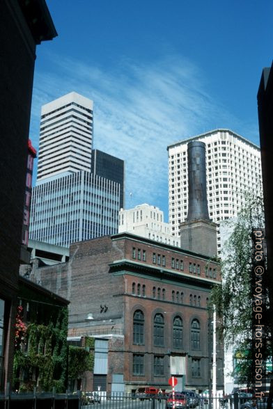 Ancienne usine dans la Downtown de Seattle. Photo © Peter Sykora