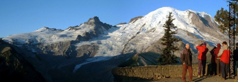 Little Tahoma Peak et Mount Rainier. Photo © Peter Sykora