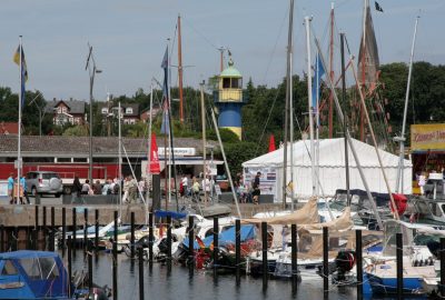 Avant-port et ancien phare d’Eckernförde. Photo © André M. Winter