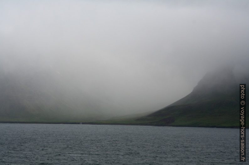 La vallée Daladalur au sud du cap Dalatangi. Photo © André M. Winter