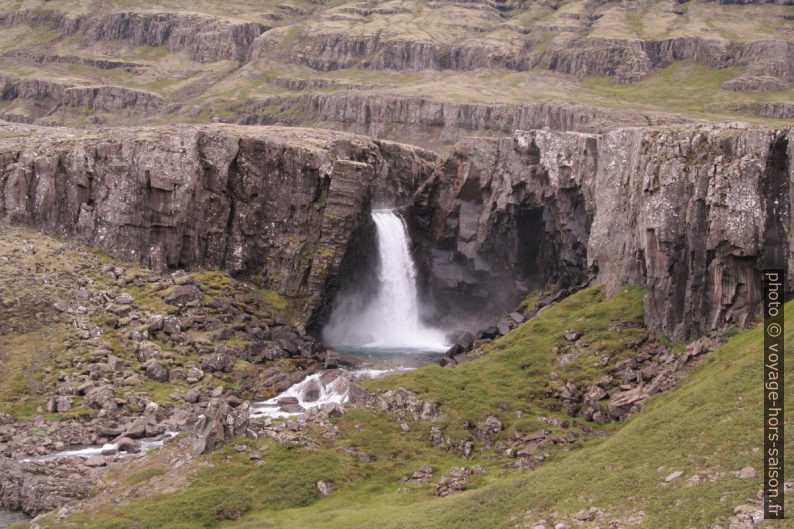 Cascade inférieure sur le Berufjarðara à Beitivellir. Photo © André M. Winter