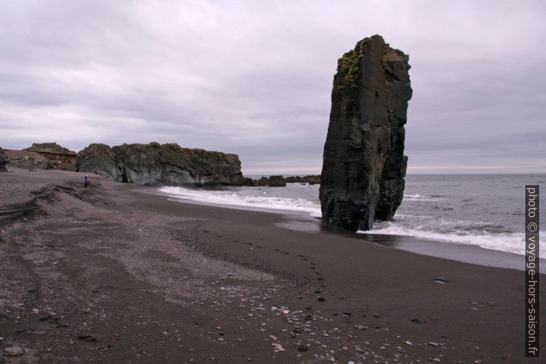 Le rocher Fauskaklettar et le cap Vonduklettur. Photo © André M. Winter