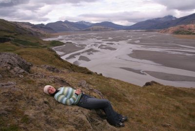 Alex et le fleuve Jökulsá í Lóni. Photo © André M. Winter